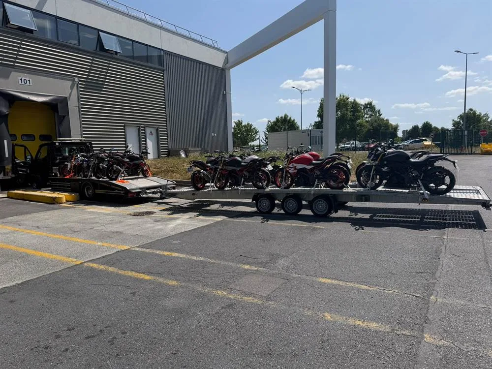 Motos